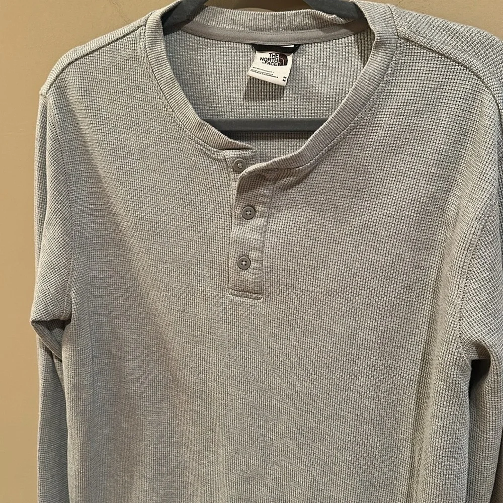 The north face men’s Gray Henley Long Sleeve Shirt